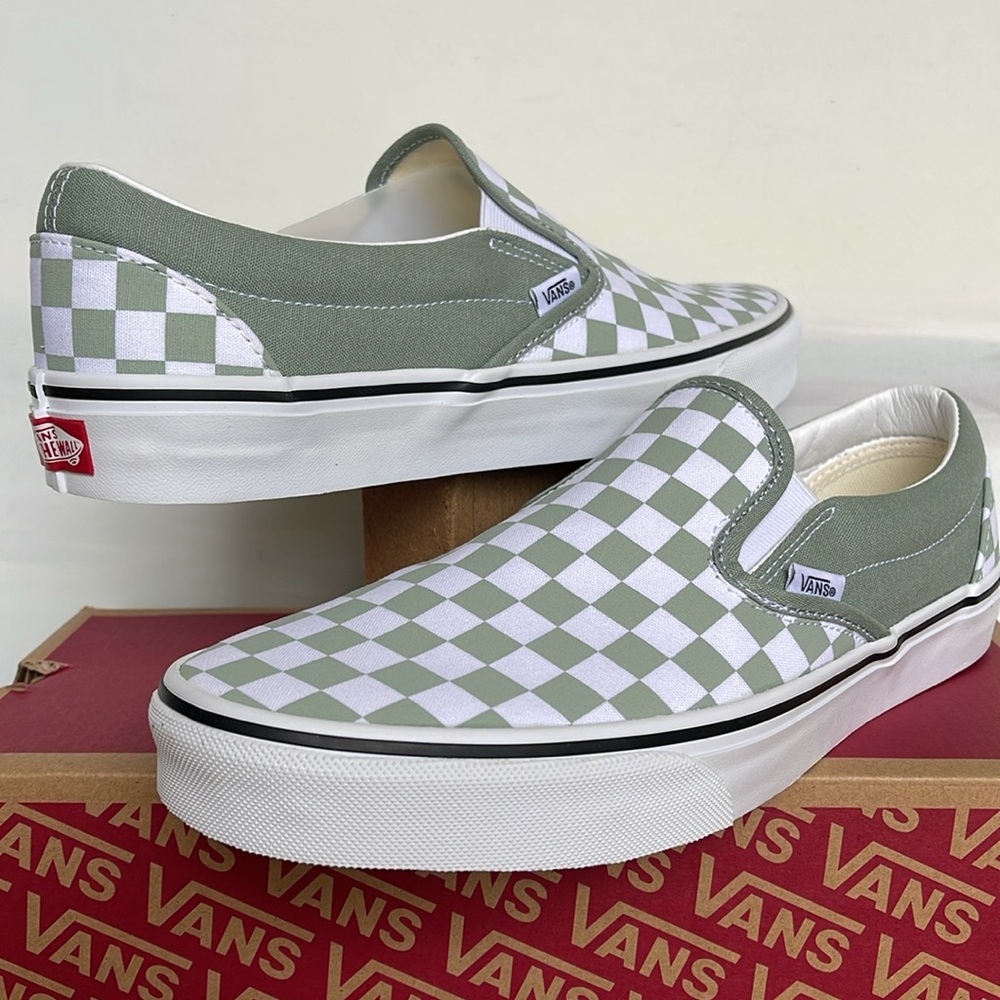 Vans WMNS Classic Slip-On
Color Theory Checkerboard
VN000BVZCJL
Sneakers